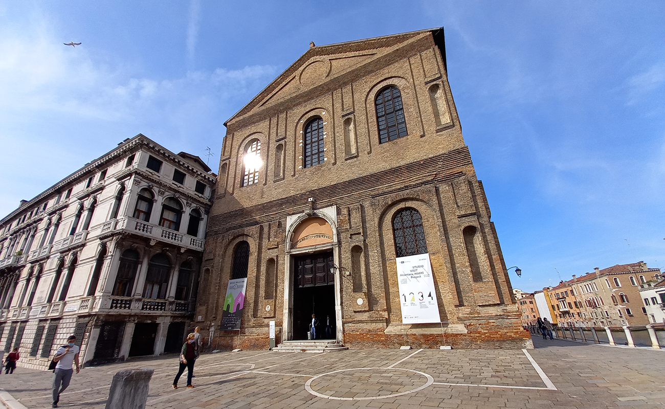 facciata-esterna-chiesa-santa-maria-misericordia-venezia.jpg